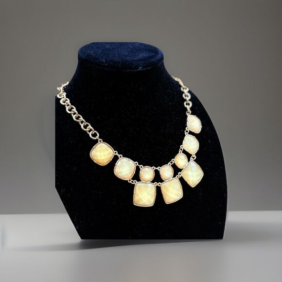 Gold Tone Chain Faceted Yellow Acrylic Bib Fashion Necklace 18+ Inch - Picture 4 of 5